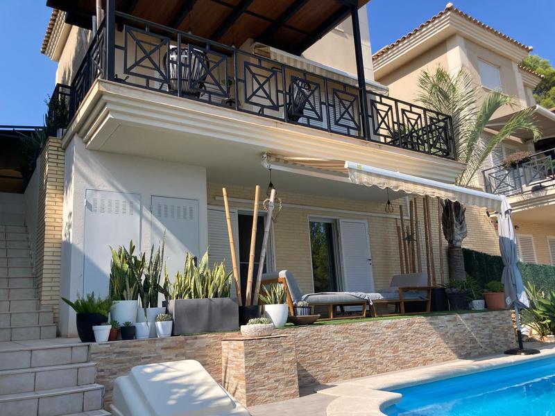 Chalet adosado en venta  en Calle SERRA, La Nucia