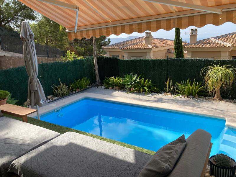 Chalet adosado en venta  en Calle SERRA, La Nucia