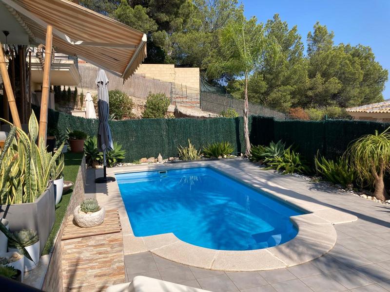 Chalet adosado en venta  en Calle SERRA, La Nucia