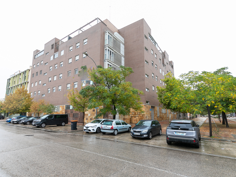 Local en alquiler  en Calle ESTREMERA, Madrid Capital