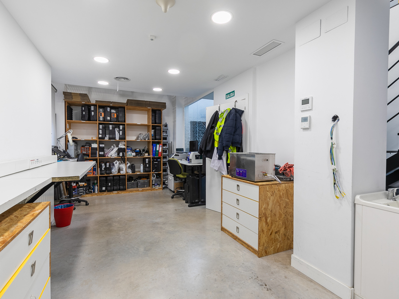 Local en alquiler  en Calle ESTREMERA, Madrid Capital