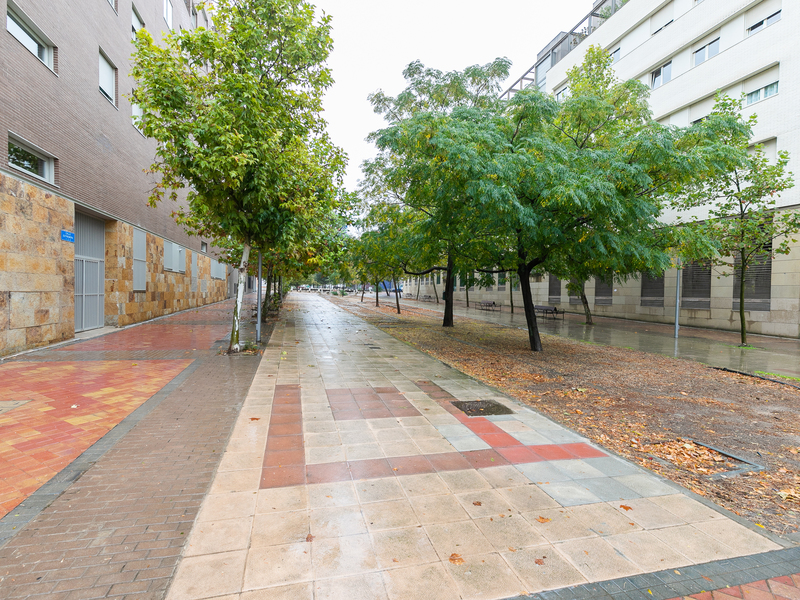 Local en alquiler  en Calle ESTREMERA, Madrid Capital