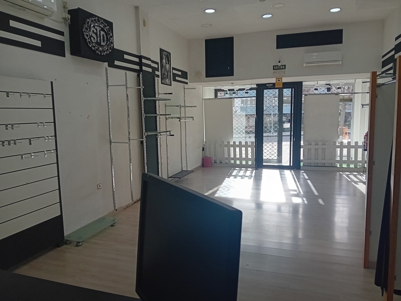 Local - 1ª línea comercial en alquiler  en Calle Venezuela, Coslada