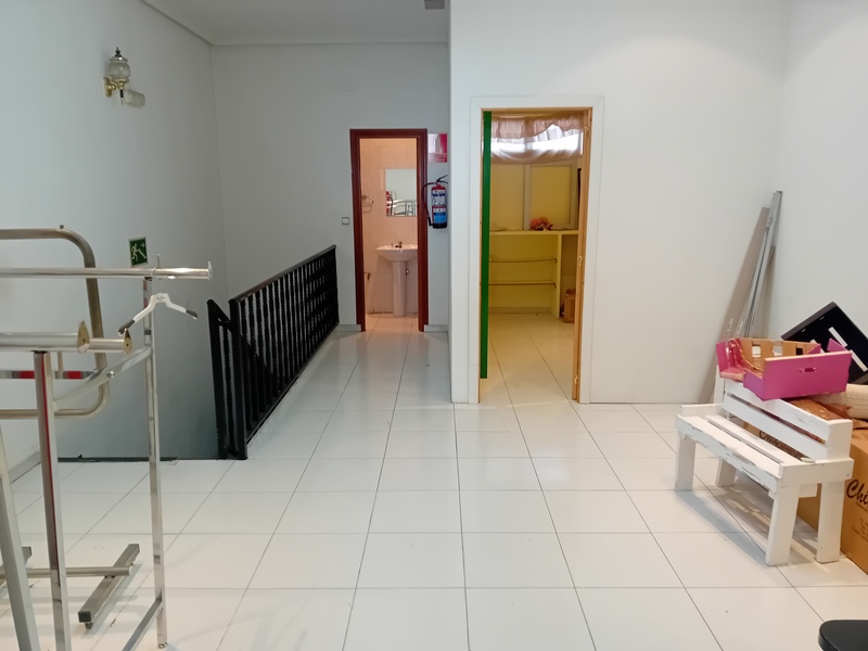 Local - 1ª línea comercial en alquiler  en Calle Venezuela, Coslada