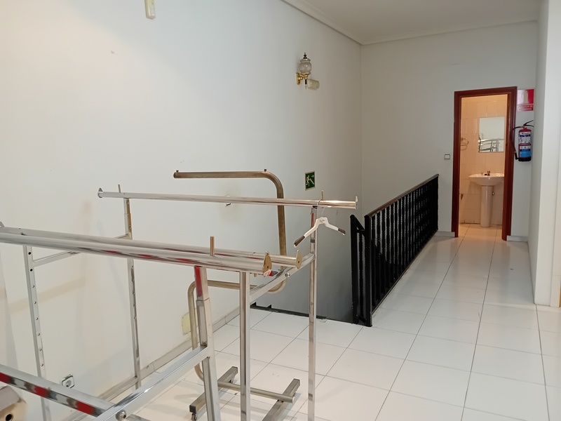 Local - 1ª línea comercial en alquiler  en Calle Venezuela, Coslada