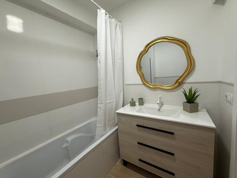 Piso en venta  en Calle Torrefiel, Valencia