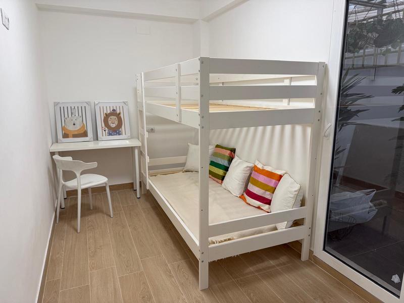 Piso en venta  en Calle Torrefiel, Valencia