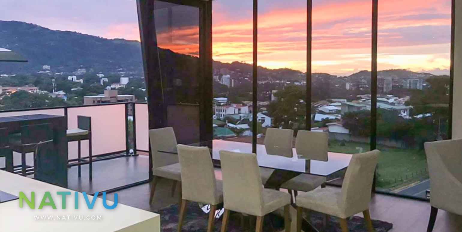 Escazú Village Apartamento de 3 Habitaciones en el Último Piso