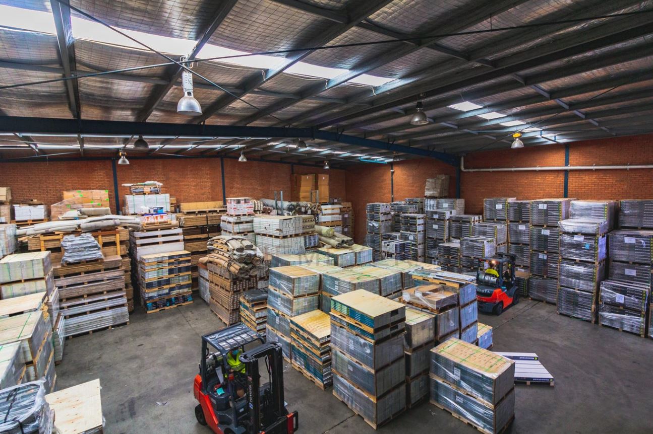 LEASED BY BEN PANA FUNCTIONAL FREESTANDING FACILITY! Commercial