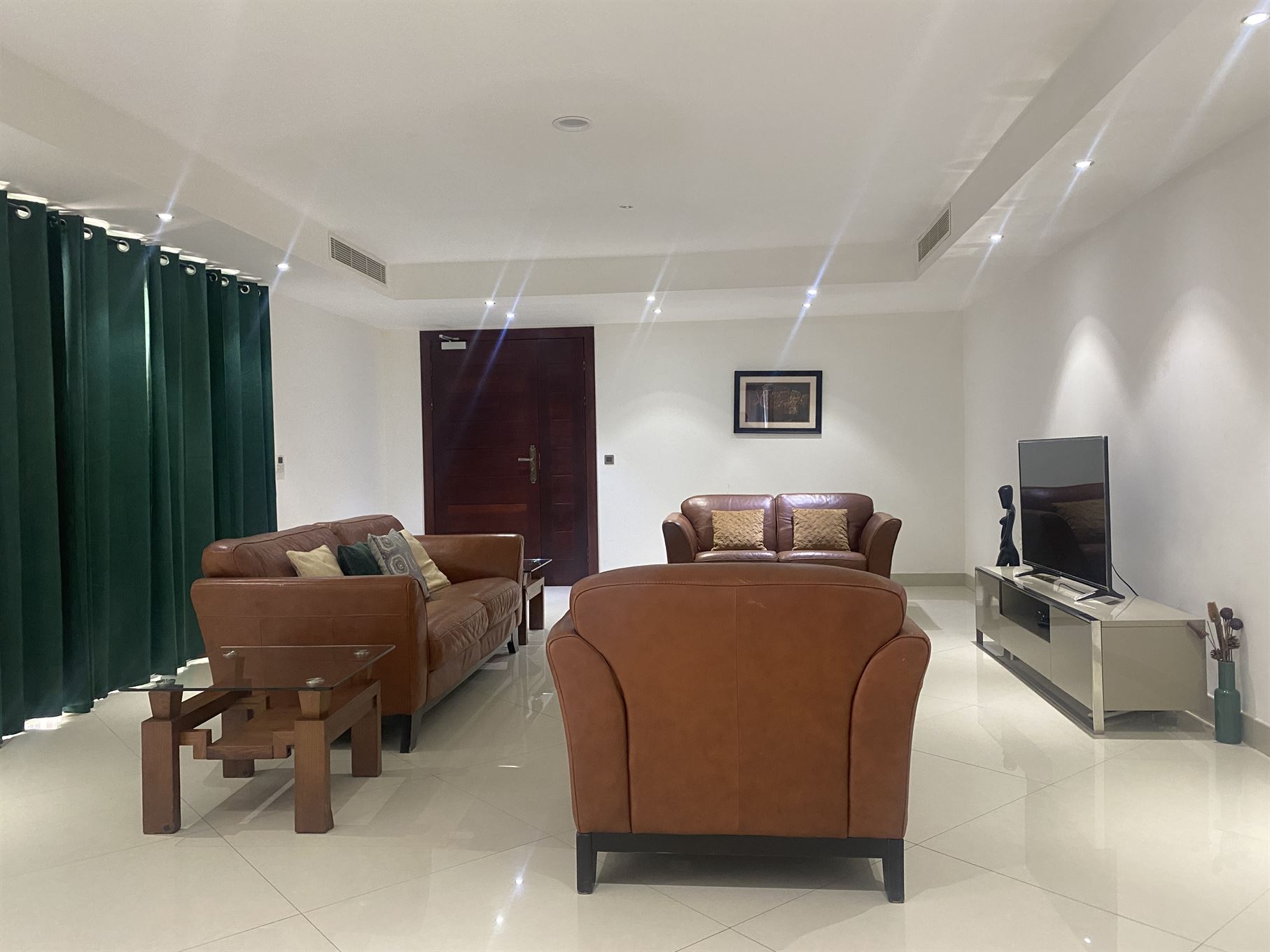 Cliffside Apartment, Airport Residential