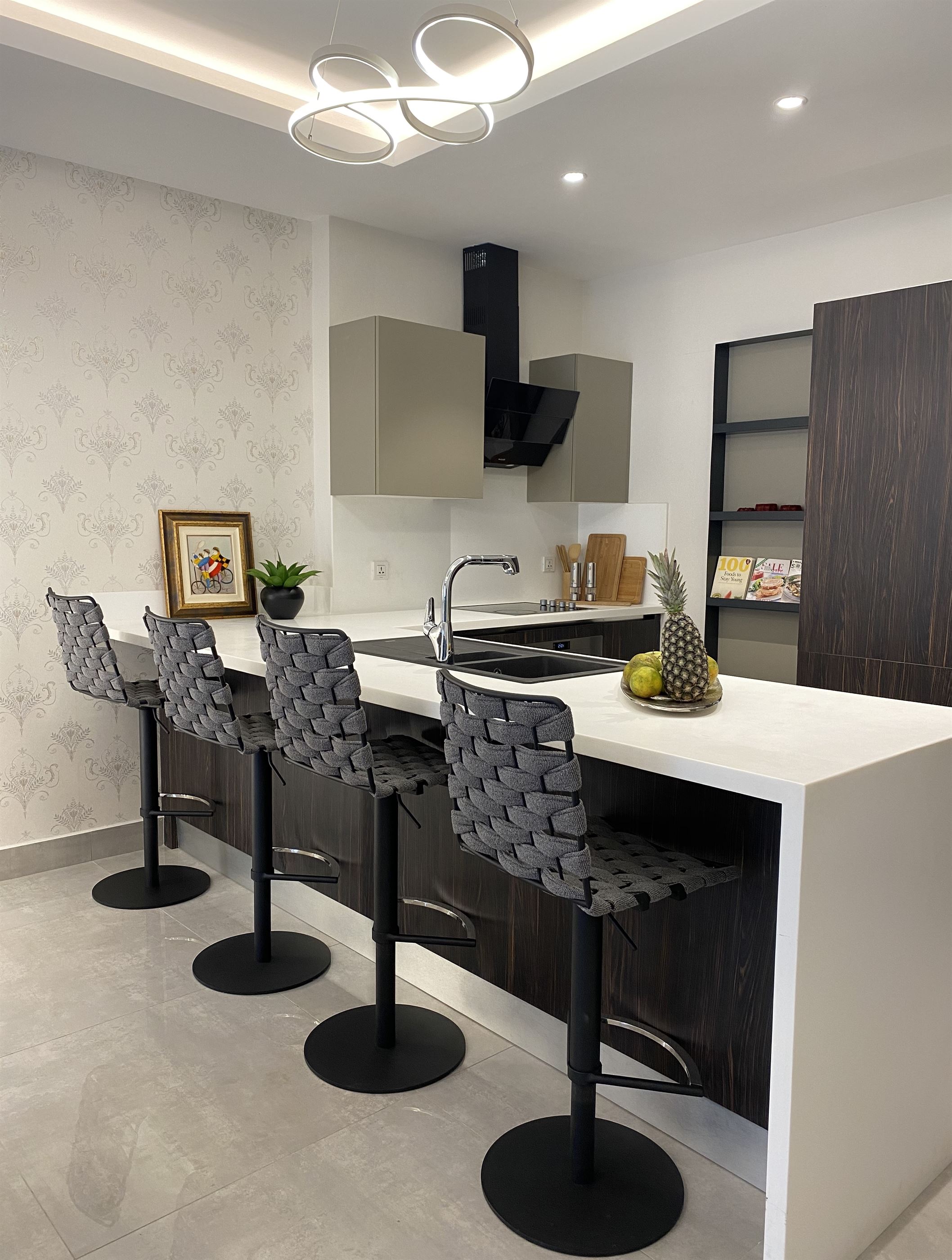 Cliffside Apartment, Airport Residential