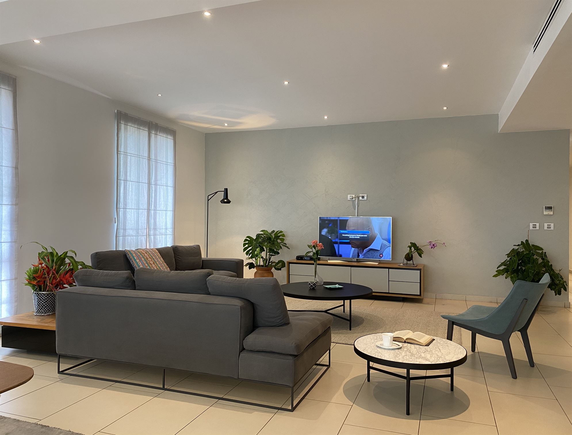 Cliffside Apartment, Airport Residential