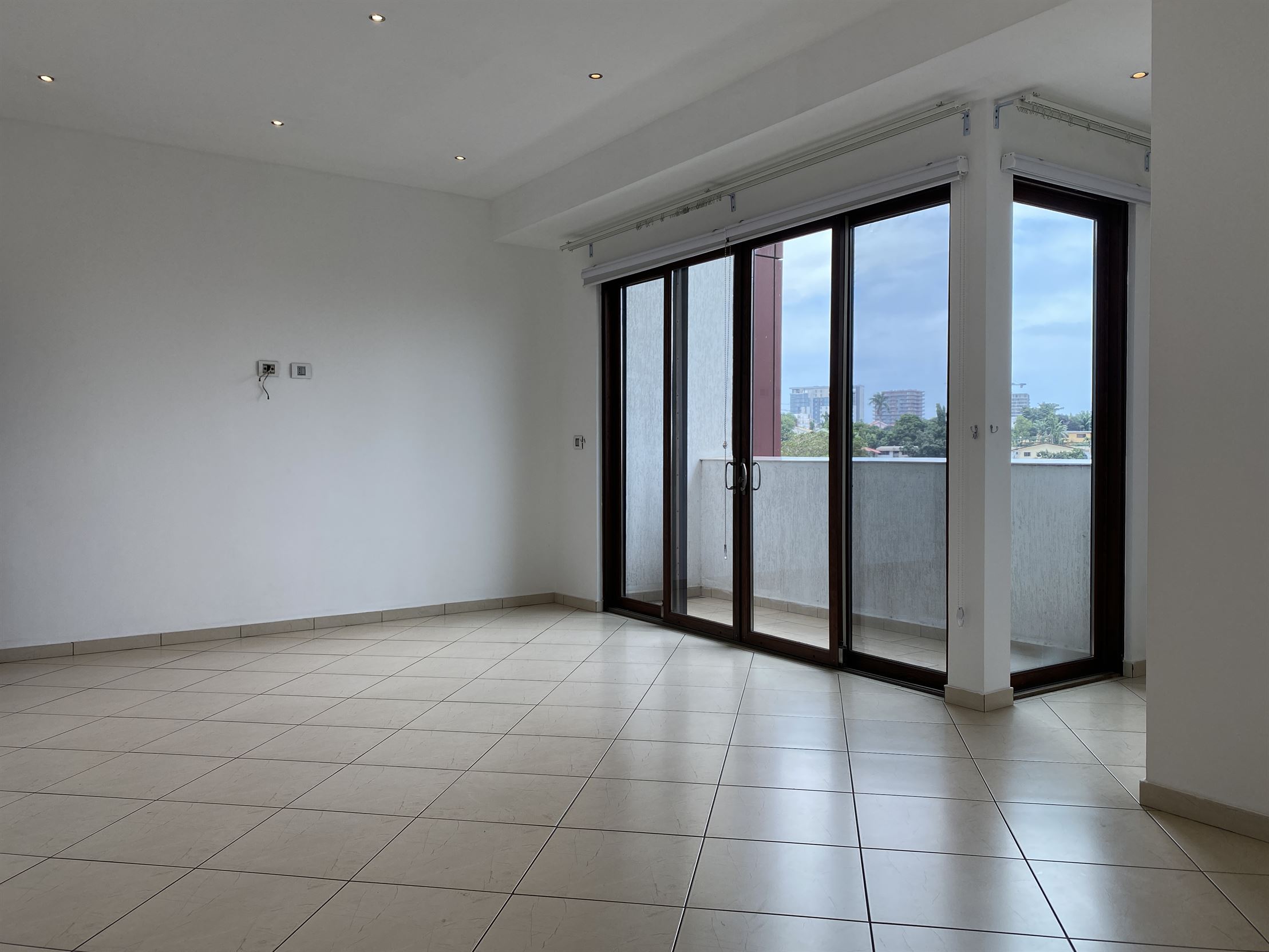 Cliffside Apartment, Airport Residential