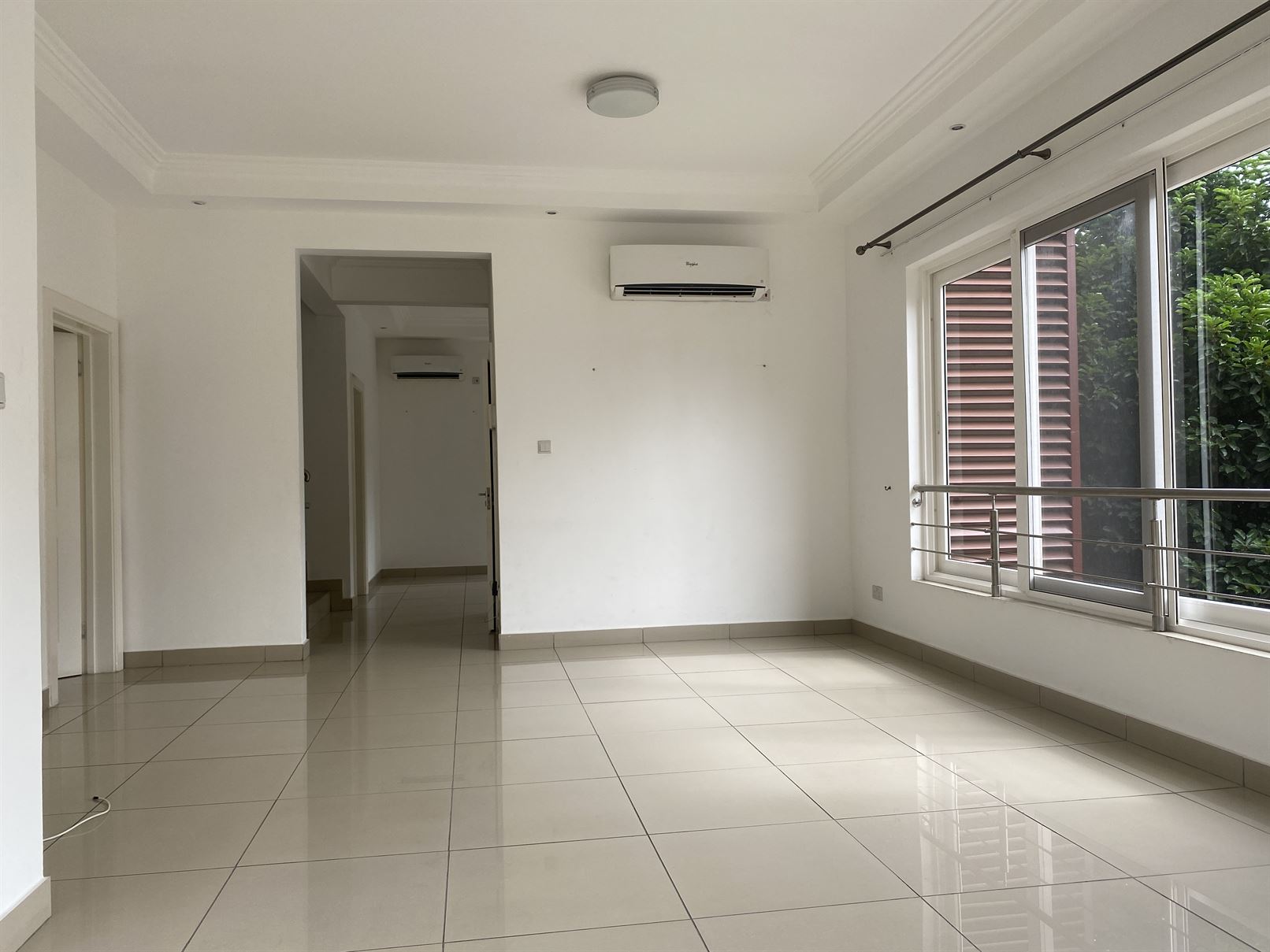 Cliffside Apartment, Airport Residential