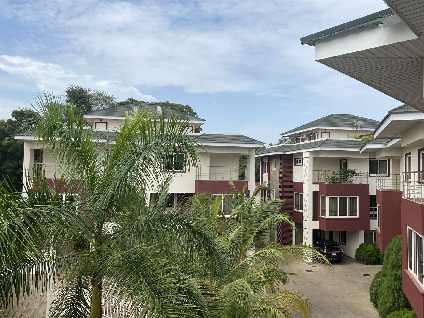 Cliffside Apartment, Airport Residential