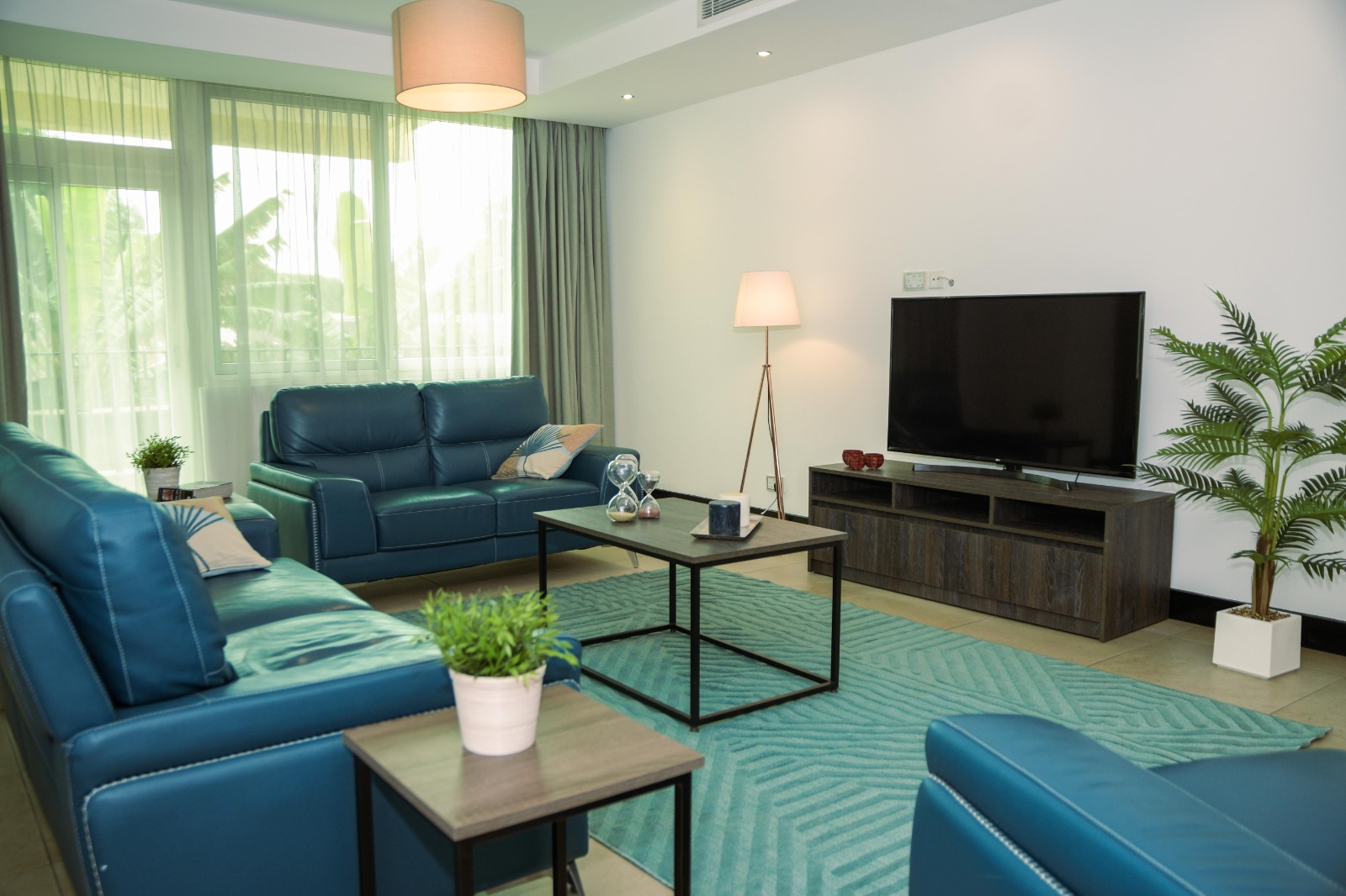 Cliffside Apartment, Airport Residential