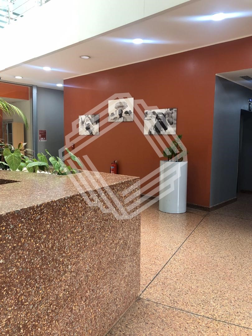 Cliffside Apartment, Airport Residential