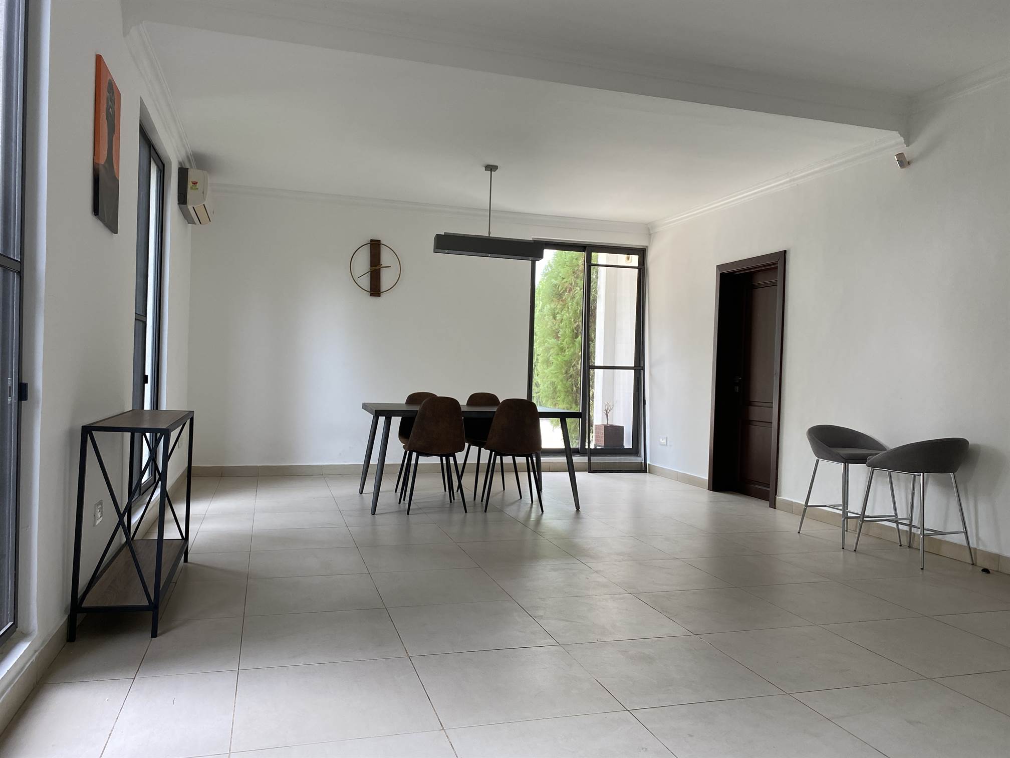 Cliffside Apartment, Airport Residential