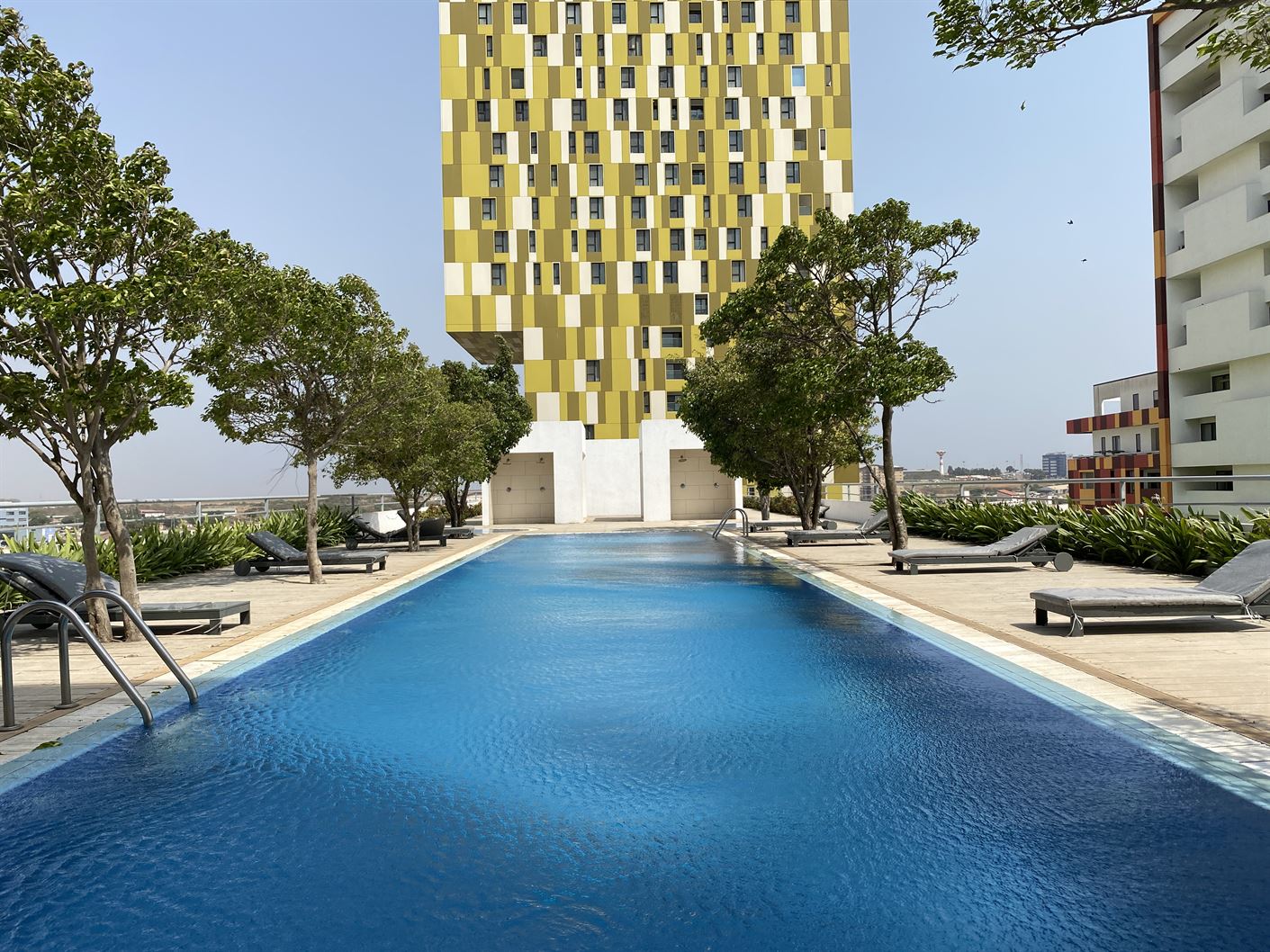Cliffside Apartment, Airport Residential