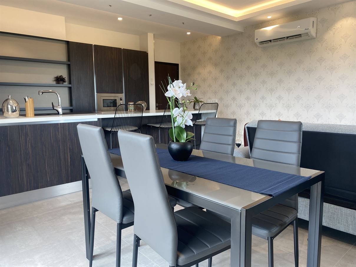 Cliffside Apartment, Airport Residential