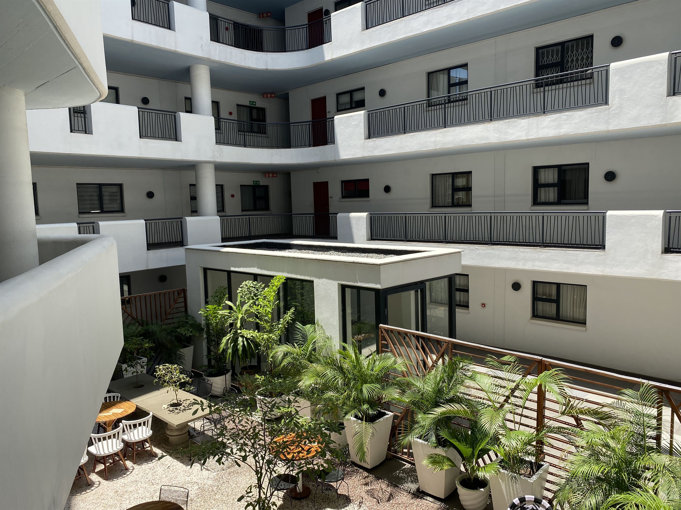 Cliffside Apartment, Airport Residential