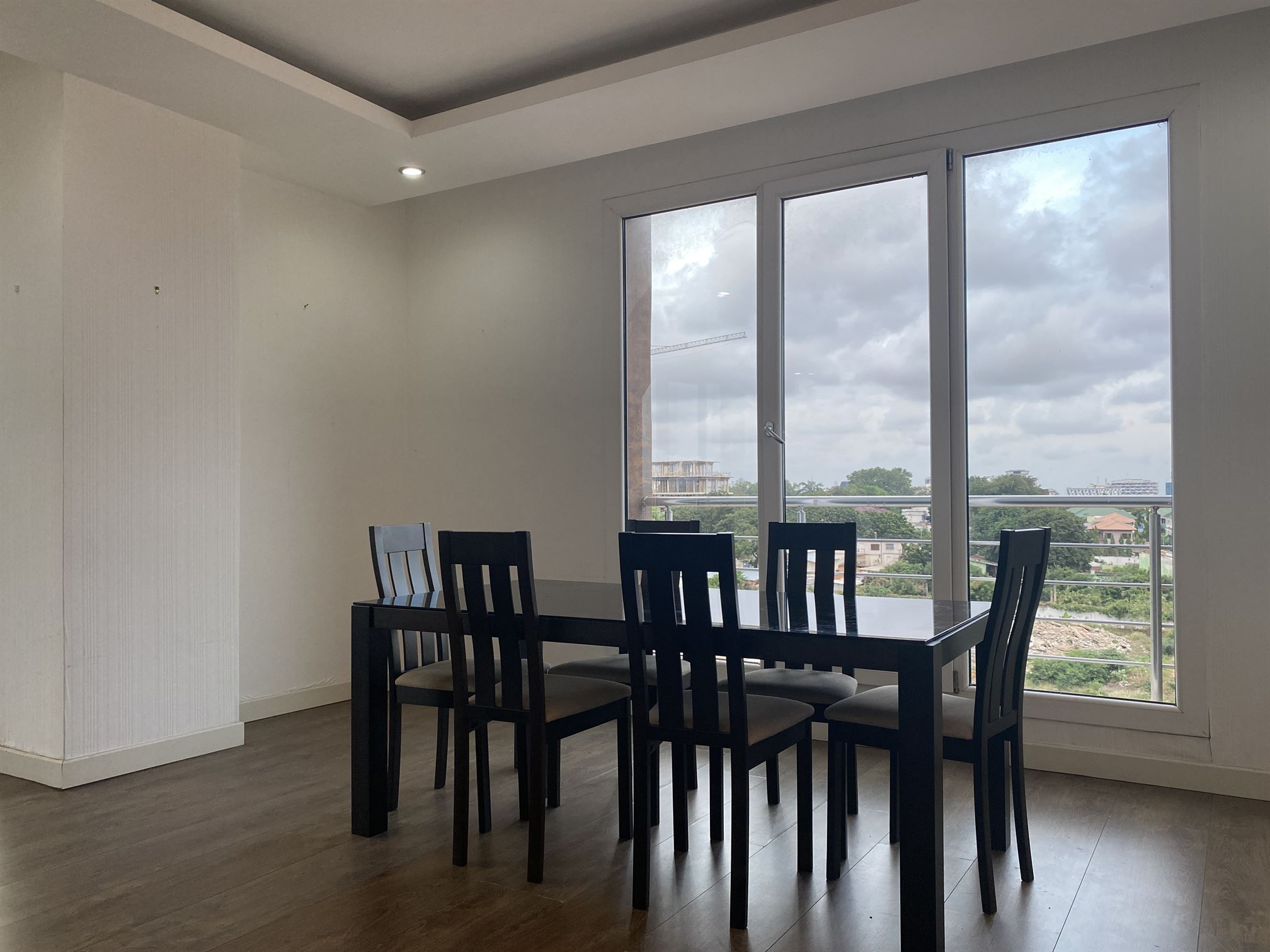 Cliffside Apartment, Airport Residential
