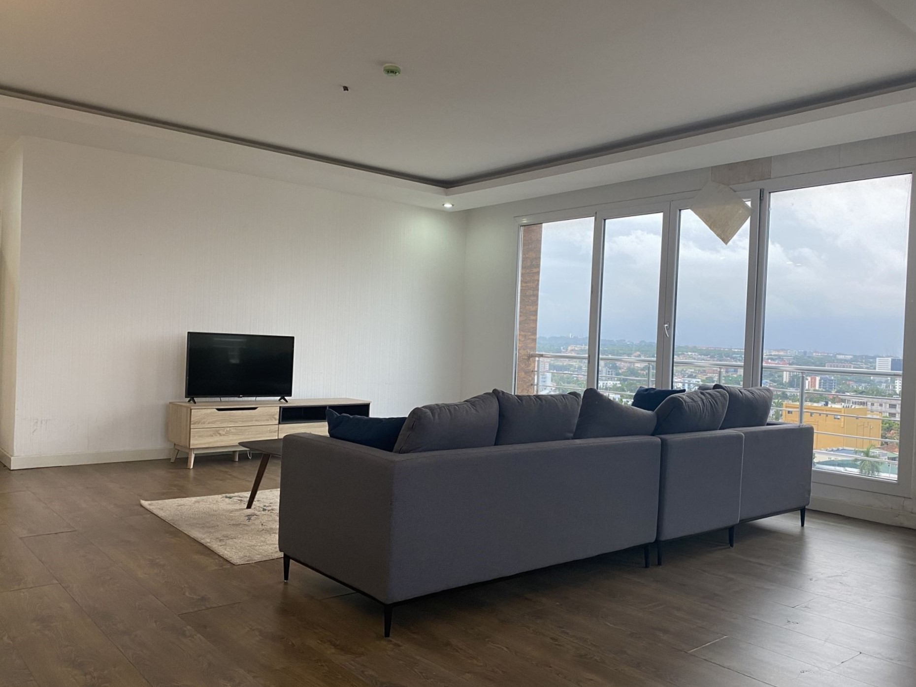 Cliffside Apartment, Airport Residential