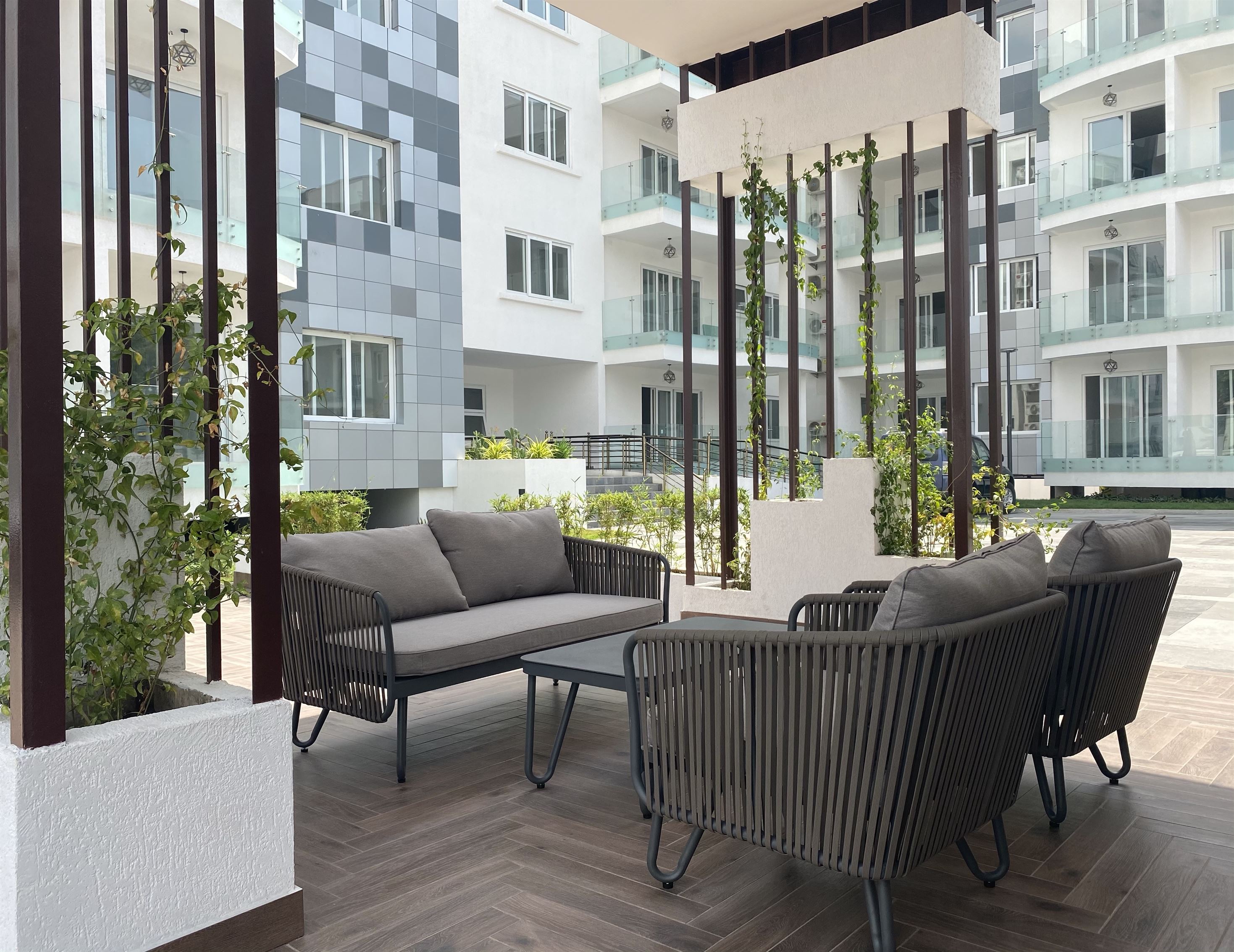 Cliffside Apartment, Airport Residential