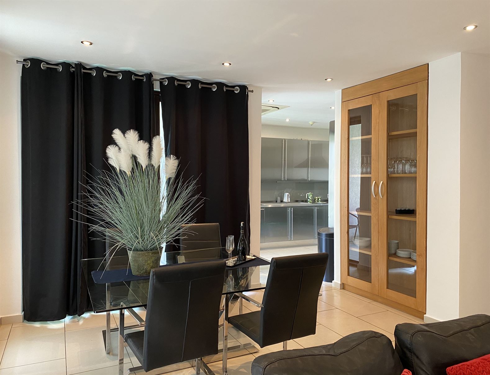 Cliffside Apartment, Airport Residential