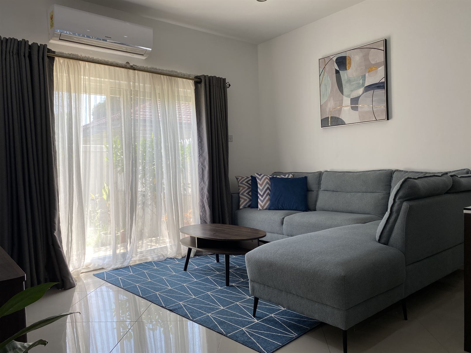 Cliffside Apartment, Airport Residential
