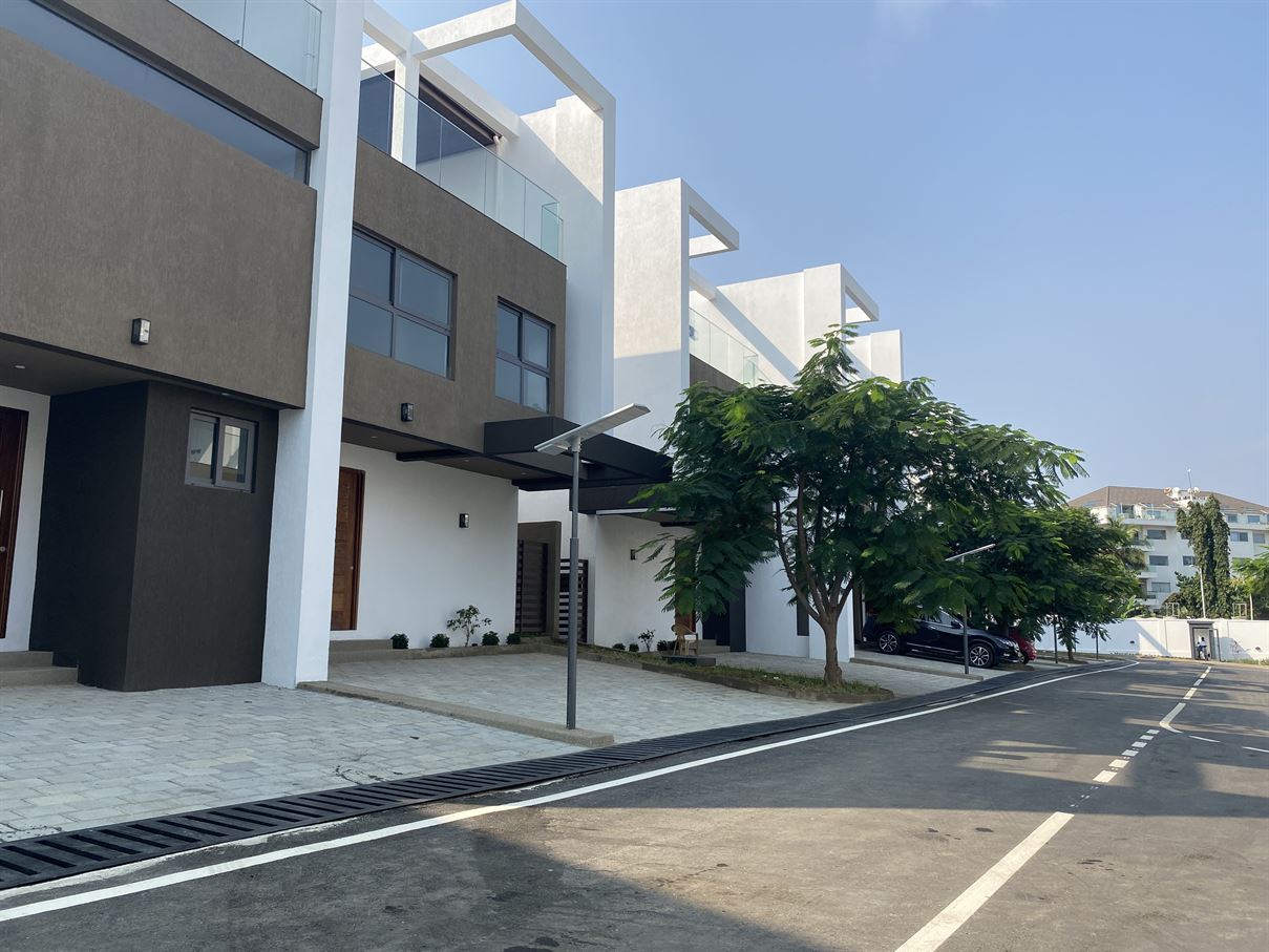Cliffside Apartment, Airport Residential