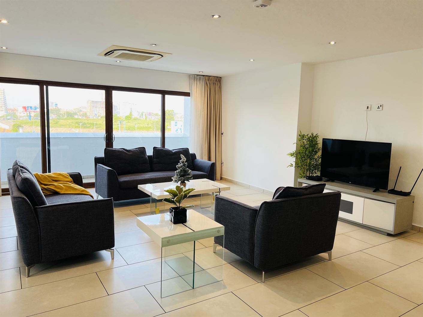 Cliffside Apartment, Airport Residential