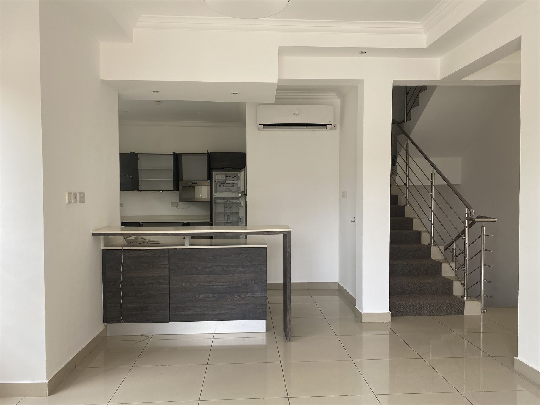 Cliffside Apartment, Airport Residential
