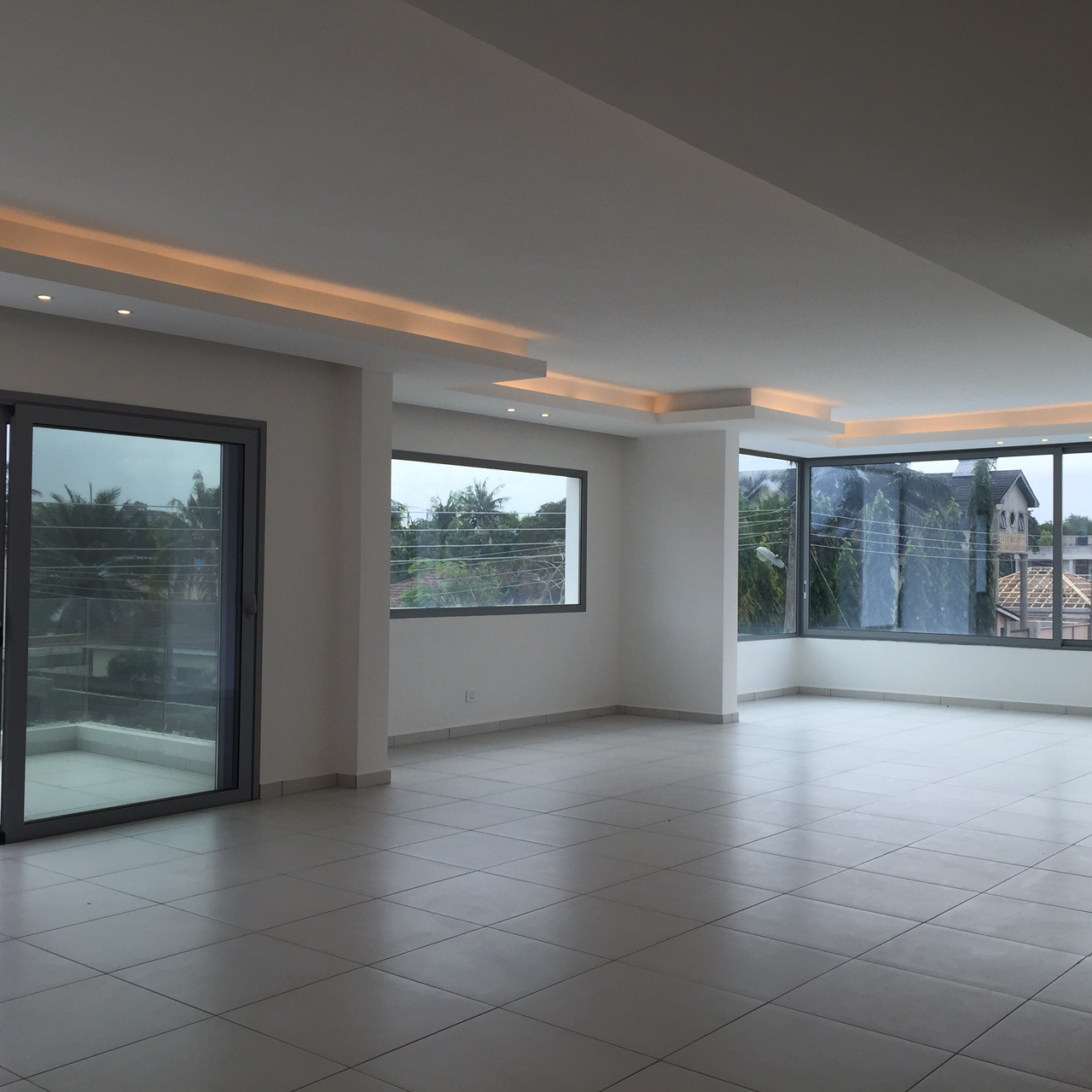 Cliffside Apartment, Airport Residential