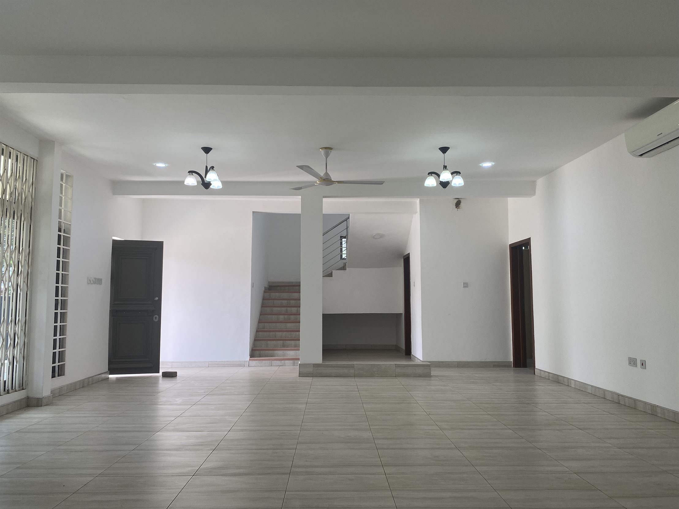 Cliffside Apartment, Airport Residential