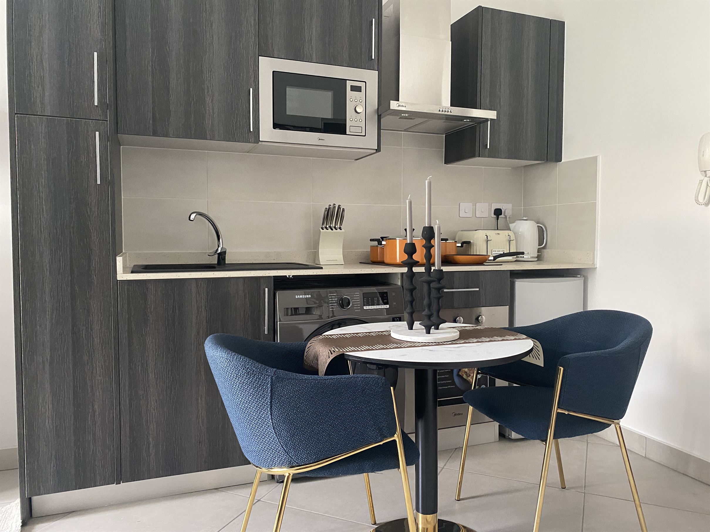Cliffside Apartment, Airport Residential