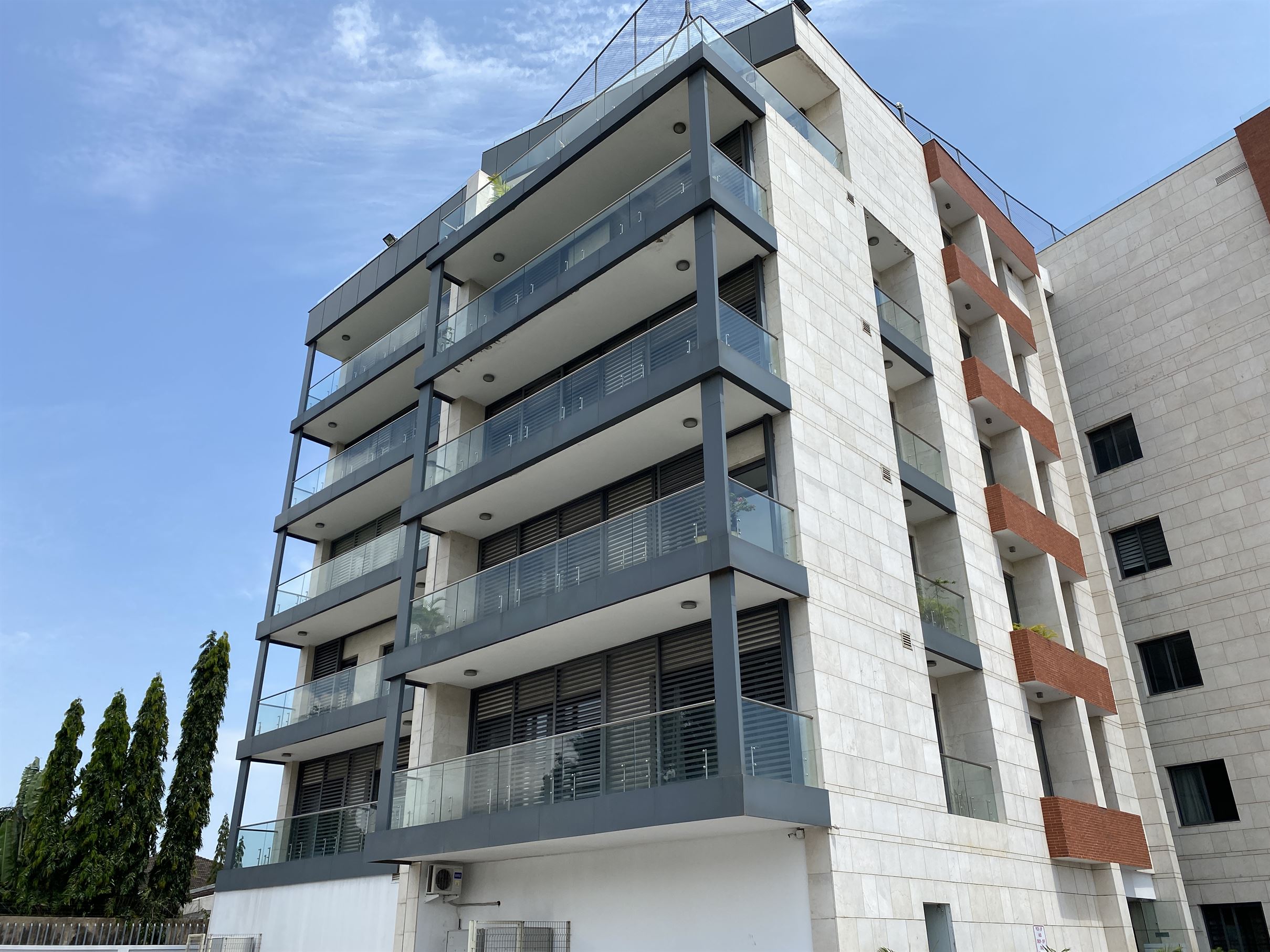 Cliffside Apartment, Airport Residential