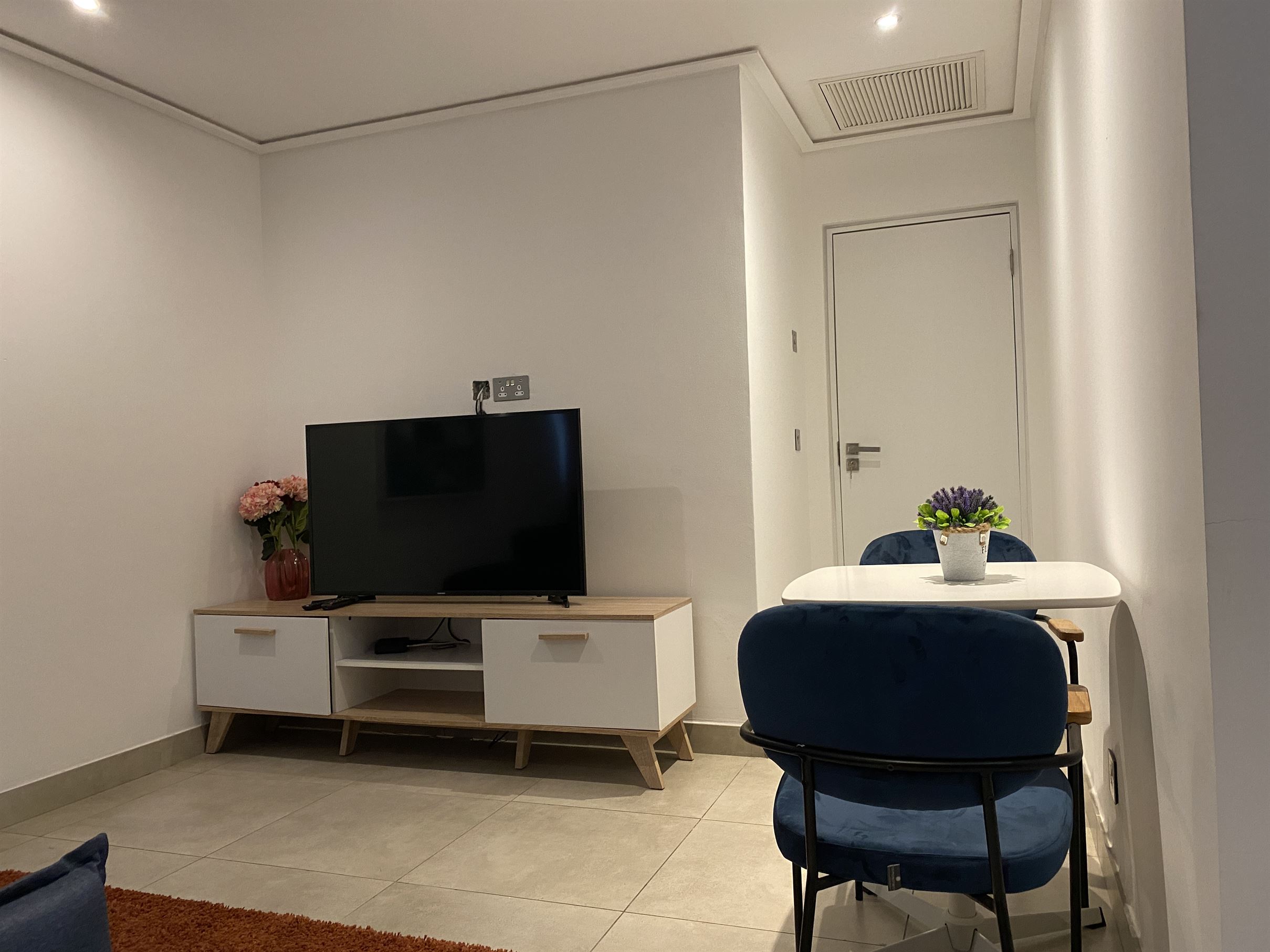 Cliffside Apartment, Airport Residential