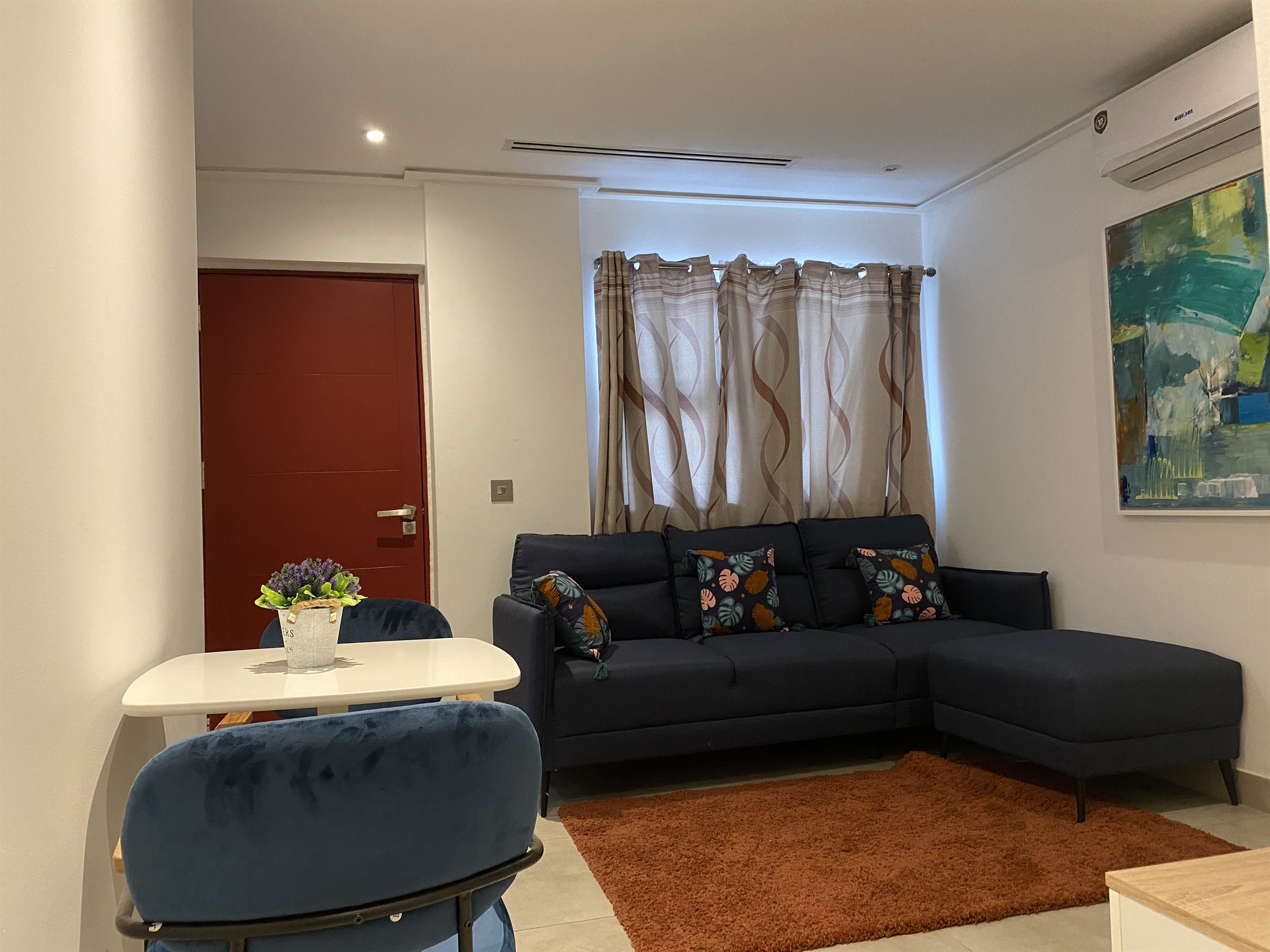 Cliffside Apartment, Airport Residential
