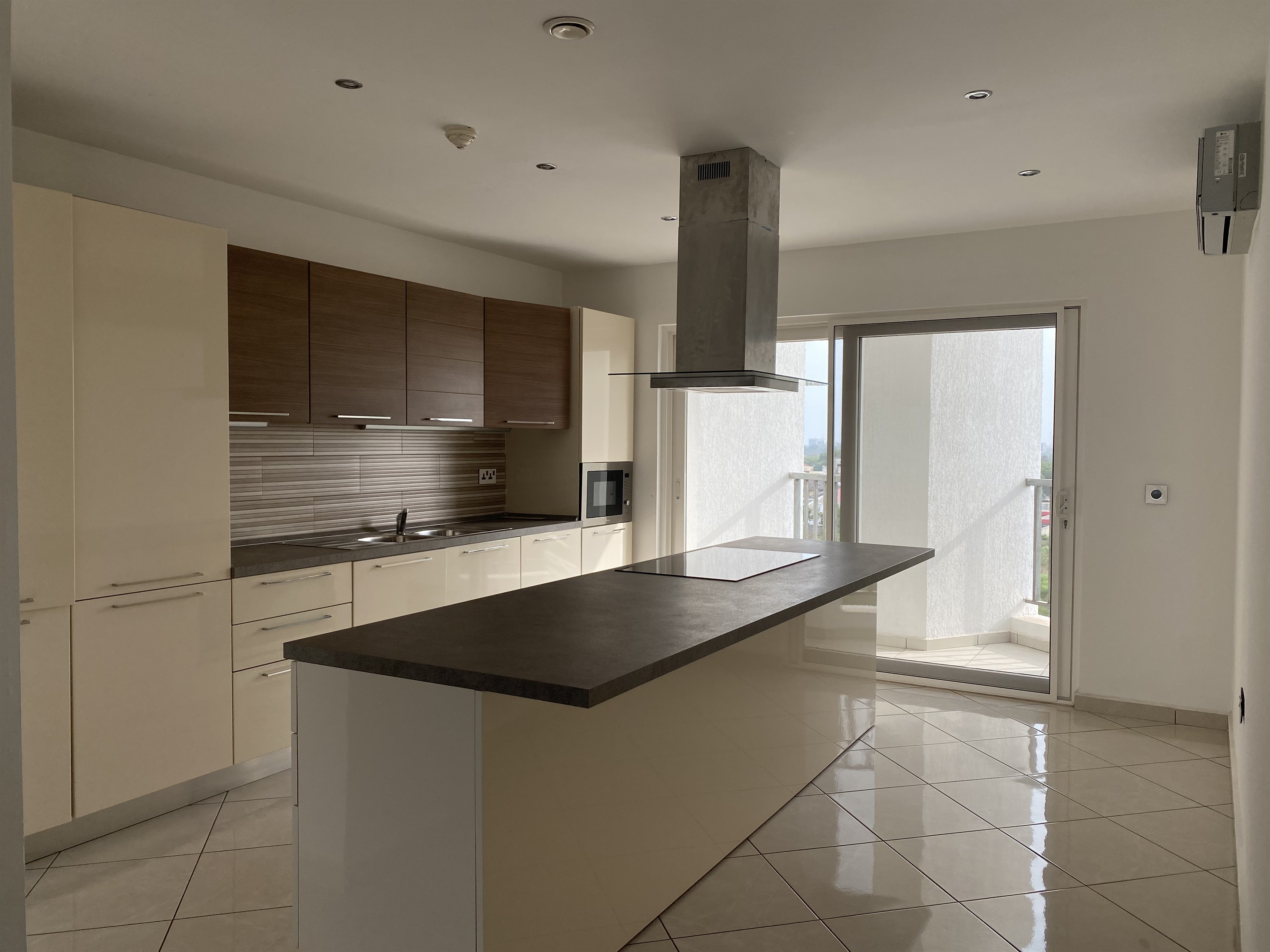 Cliffside Apartment, Airport Residential