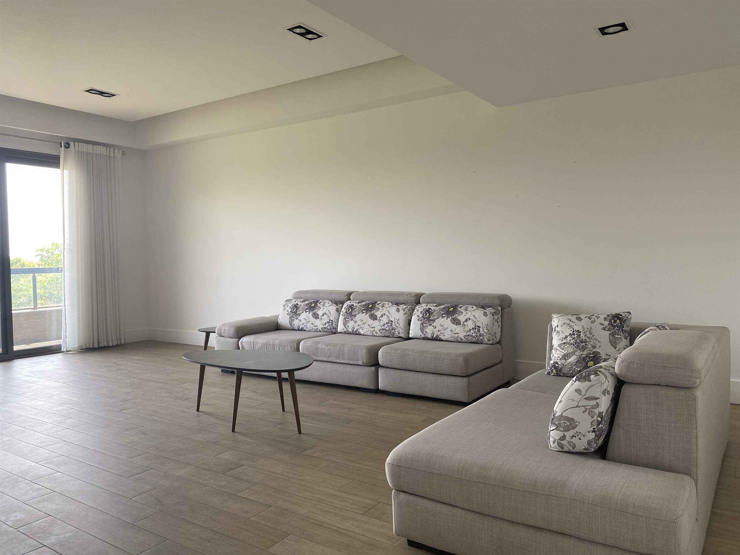 Cliffside Apartment, Airport Residential