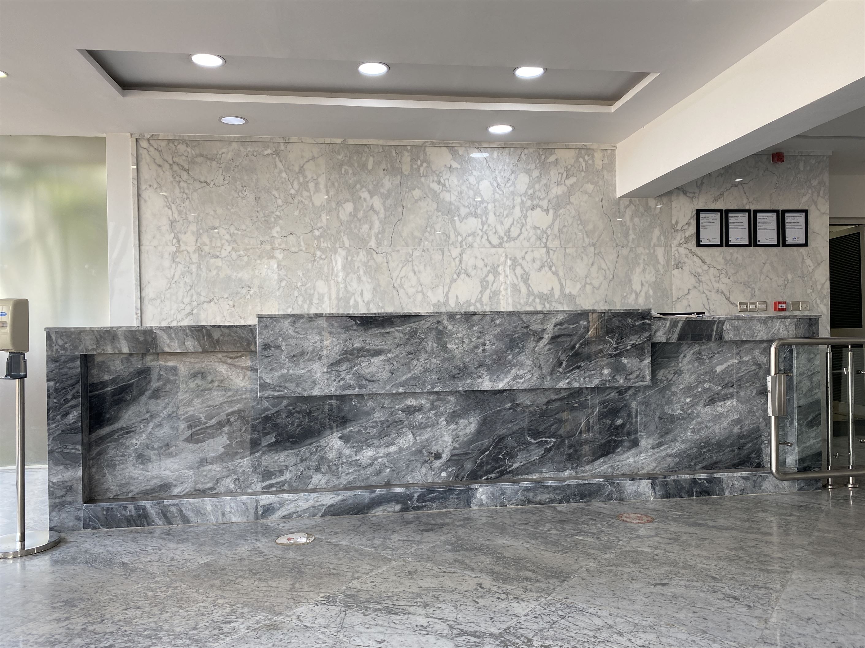 Cliffside Apartment, Airport Residential