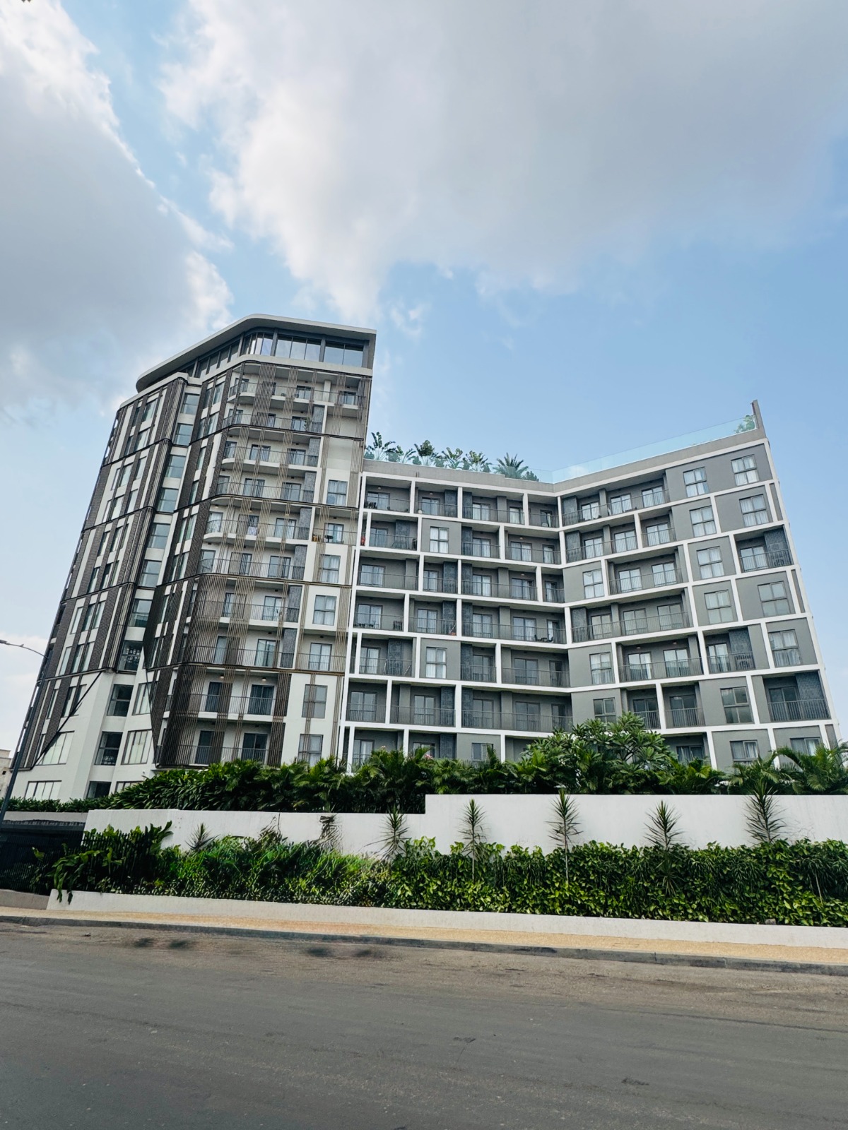Cliffside Apartment, Airport Residential