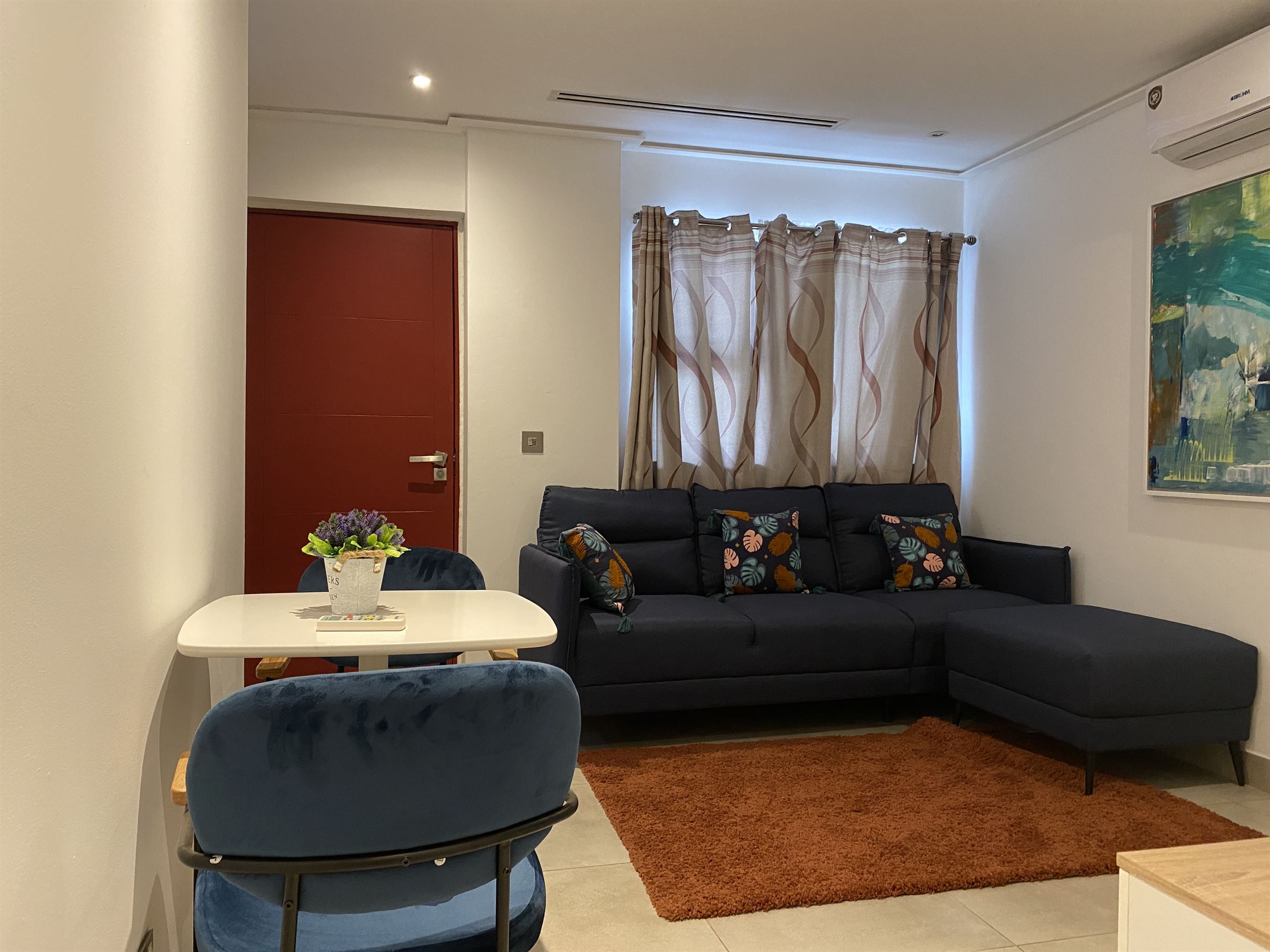 Cliffside Apartment, Airport Residential