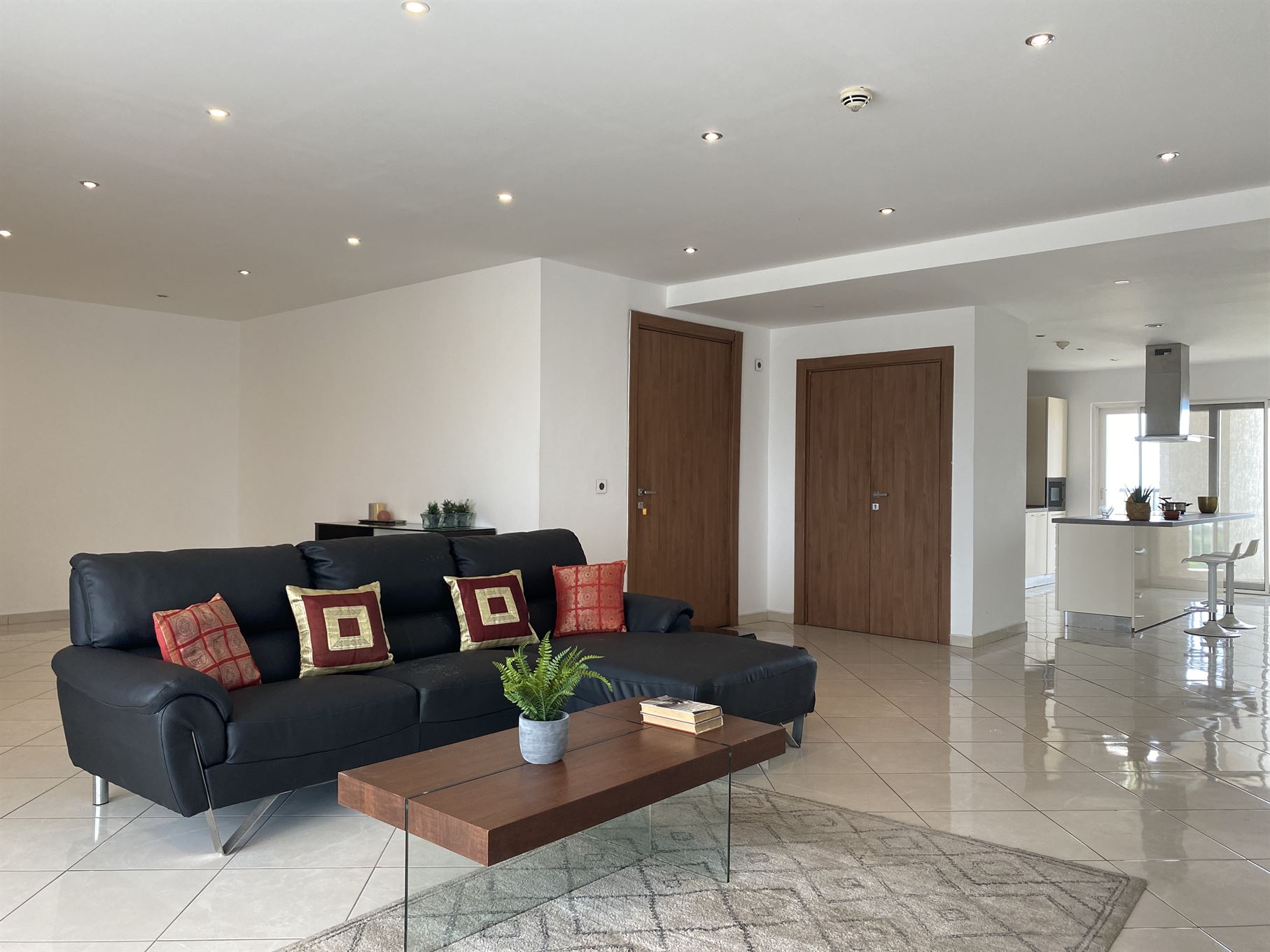 Cliffside Apartment, Airport Residential