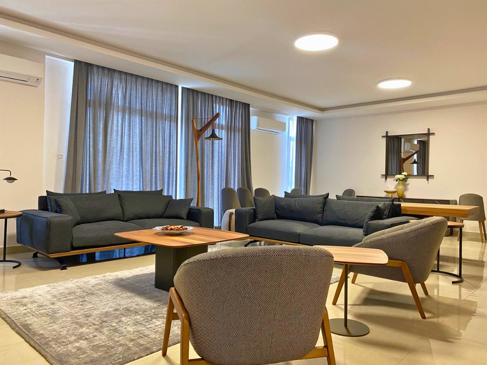 Cliffside Apartment, Airport Residential