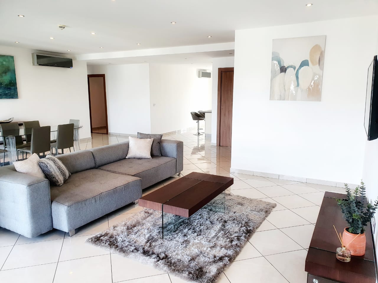 Cliffside Apartment, Airport Residential