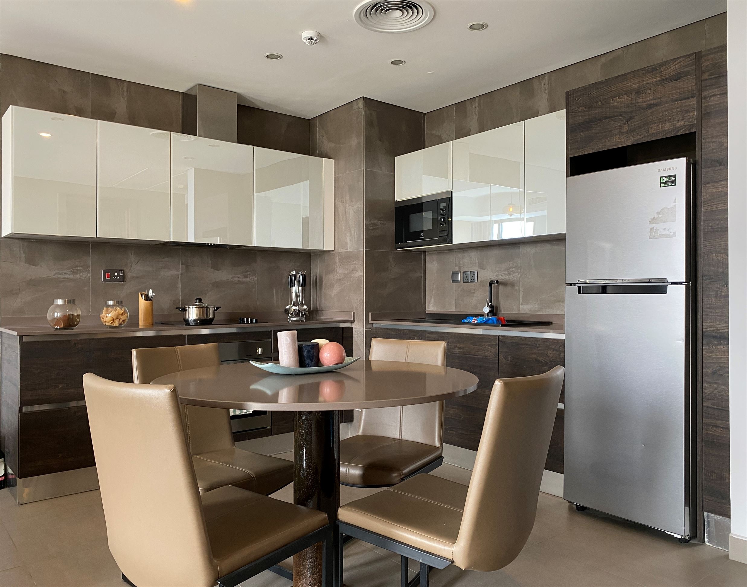 Cliffside Apartment, Airport Residential