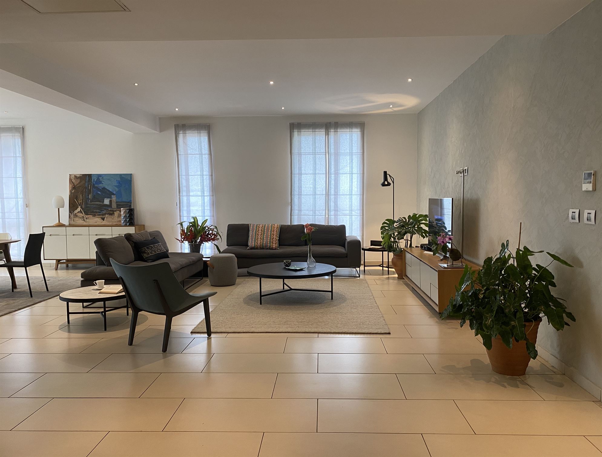 Cliffside Apartment, Airport Residential
