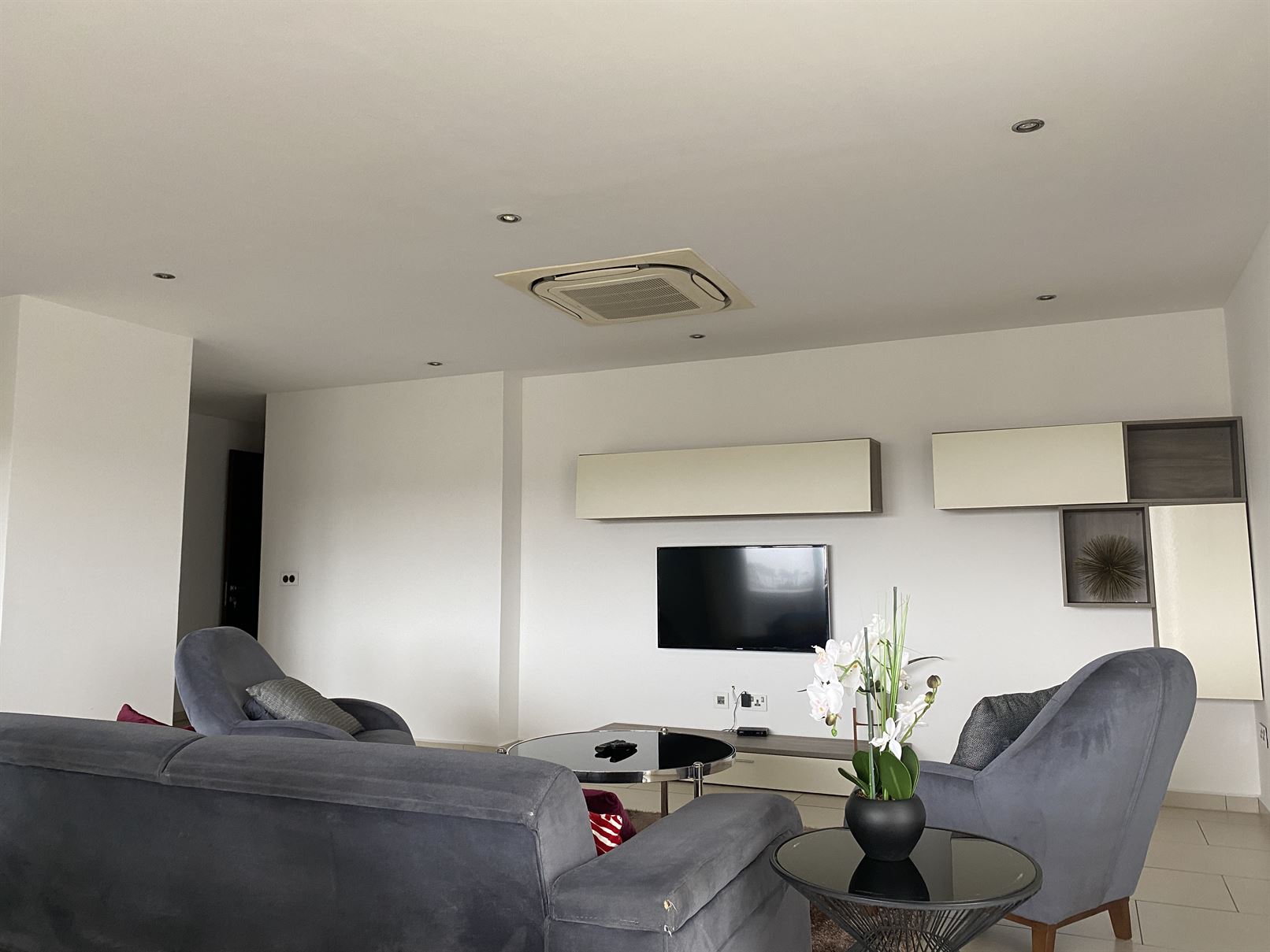 Cliffside Apartment, Airport Residential